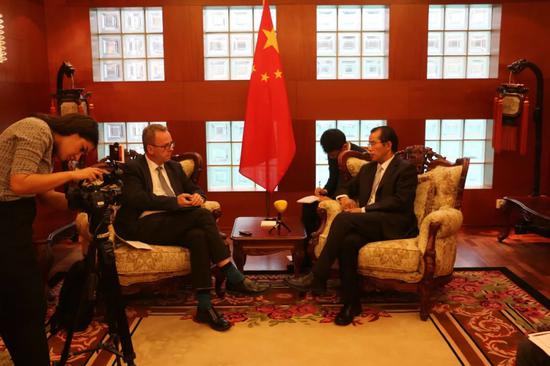 瑞媒称中国游客事件或由中方故意导演 中使馆驳斥 瑞媒称中国游客事件或由中方故意导演 中使馆驳斥